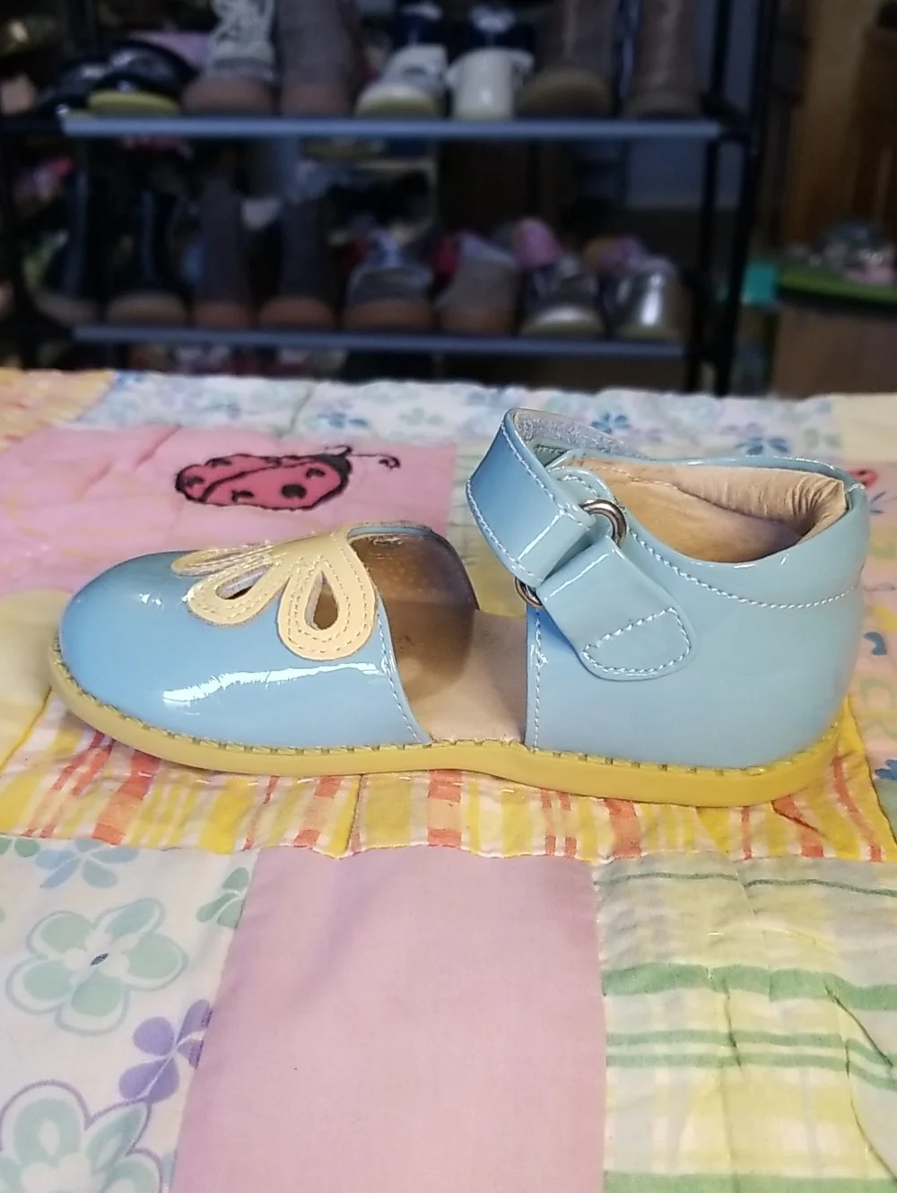 Livie & Luca Blue Patent leather Mary Janes w/Light Yellow Flower Size 8 Petals